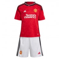 Otroški Nogometni dresi Manchester United Donny van de Beek #34 Domači 2023-24 Kratek Rokav (+ Kratke hlače)